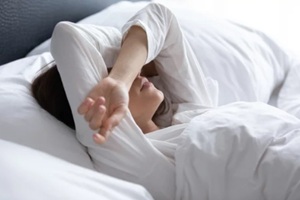 a women struggling to sleep